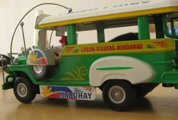 Miniatur jeepney untuk dibawa pulang